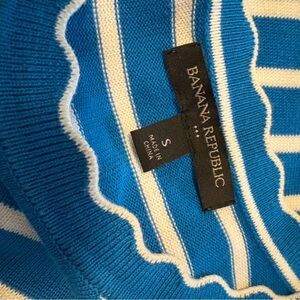 Banana Republic Outlet Woman's Sweater in Blue and White